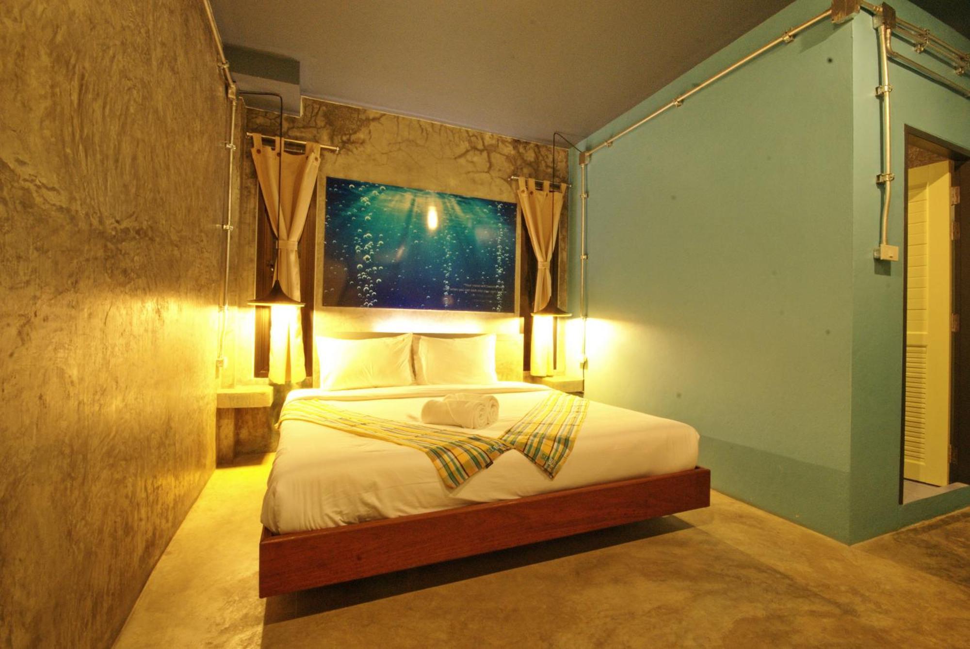 Seabox Khaolak Hostel Khao Lak Exterior photo