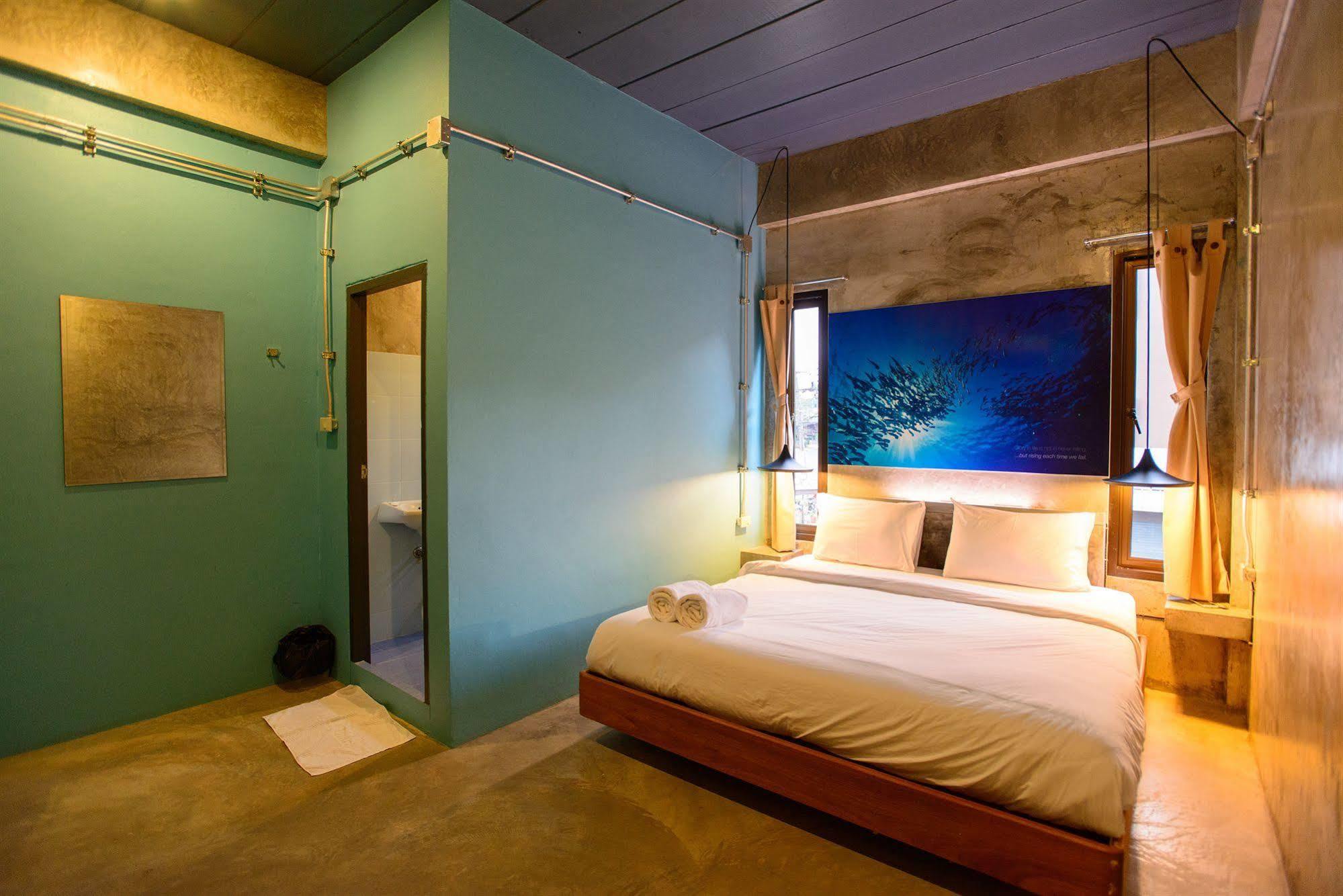 Seabox Khaolak Hostel Khao Lak Exterior photo